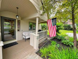 FV44 tastefully updated single level with AC WiFi minutes from skiing