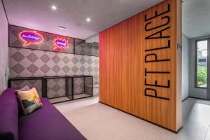 Studios Sofisticados com Ar, Cozinha, piscina, coworking e metrô a 5 min