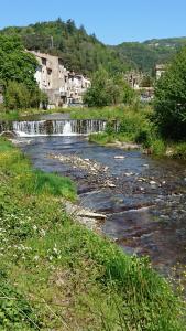 Maisons de vacances Gite en Cevennes du sud, bergerie restauree au rez de jardin d'une bastide avec piscine a debordement, vue exceptionnelle, authenticite, confort, repos assure au coeur de la nature : photos des chambres
