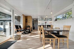 Cozy Cottage Only 500 M From The Sea