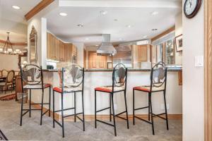 Ski In, Ski Out 3 Bedroom In Beaver Creek Village With Excellent Mountain Views