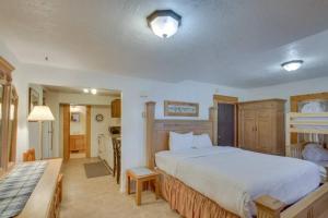 Bear Lake Charming Apartment w Kitchen