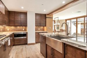 Luxe 4 Bedroom Beaver Creek Lodge Condo With Ski In, Ski Out Access