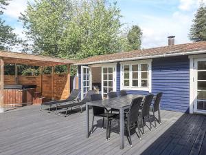 6 person holiday home in Gedser