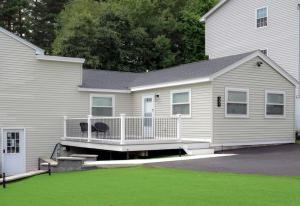 Lake Access 4 Bed 3 Bath HOT TUB