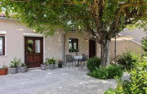 1 Bedroom Gorgeous Apartment In Porec