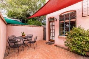 Vibrant 2BR DT Living, Stylish & Serene Stay