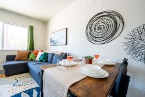 Spring Dream 2BR Apt with Parking in the Heart of DT