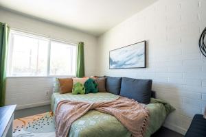 Spring Dream 2BR Apt with Parking in the Heart of DT