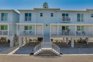 Ocean Isles Yellowtail Row