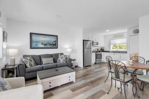 Ocean Isles Yellowtail Row