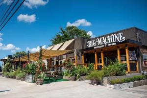 Walk Geodis Stadium Restaurants Rooftop EV Garage