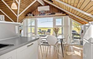 Nice Home In Vinderup With Kitchen