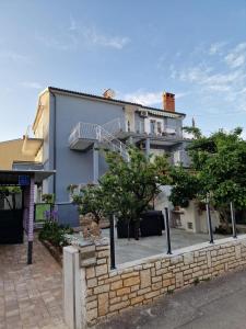 Apartments with parking space Rovinj - 23506