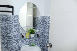 Modern House by EC Homes