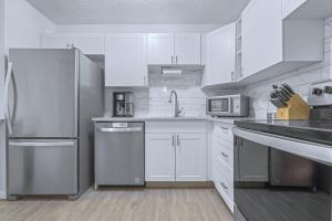 Cozy & Spacious 2BR at Stampede w Parking and AC