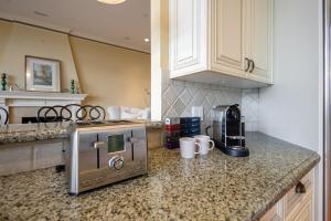 Luxury 5BR Villa, Gym, Theater & Ocean Views