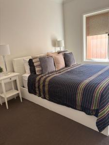 Private, Central, Sunny Guest Room in Welcoming Home