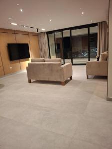 EGML-CN-5 1BR Nile view apt