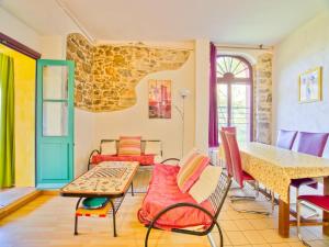 Vintage Retreat by the Vis