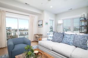 SALTY DALTY & THREE BUOYS townhouse