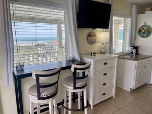 Beachgate Condo Suites and Hotel 438 condo