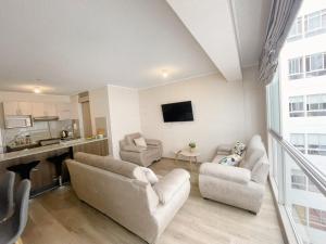 Acogedora habitación privada frente al metro