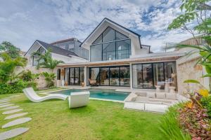 Loft style 4-BR Villa with pool in Canggu