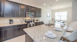 Modern Pool Home On Gated Golf Resort