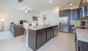 Modern Pool Home On Gated Golf Resort