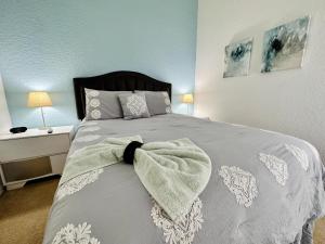 4 Bed Pool Home On Golf Community 1332