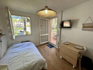 Studio rénové avec grande terrasse proche plage - FR-1-388-239