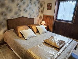 Maisons de vacances Gite 8 personnes avec cheminee et SPA a Biron - FR-1-616-481 : photos des chambres
