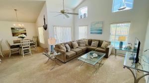 4 Bed Pool Home On Golf Community 626