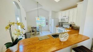 4 Bed Pool Home On Golf Community 626