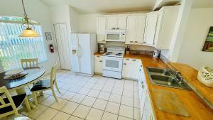 4 Bed Pool Home On Golf Community 626