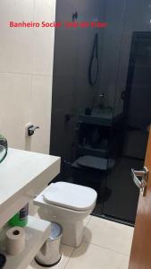 Casa espaçosa, toda climatizada, com piscina, área gourmet, playground