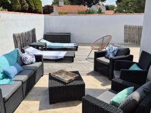 Maison Noirmoutier entre Bourg et Plage, 46 pers, jardin, parking, TV, WiFi - FR-1-823-70