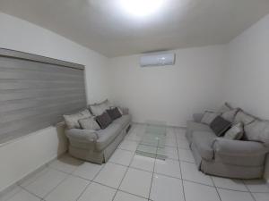 Casa con alberca compartida Netflix Disney Amazon TV