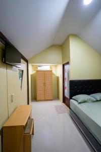 De Gentong Guest House & Cafe By Akasha