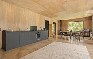 3 Bedroom Beautiful Home In Ebeltoft