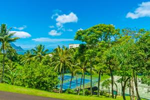 Hanalei Bay Beach Retreat with Waterfall Views
