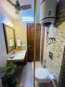 Divine India Service Apartment 4Bhk,D-36, Saket