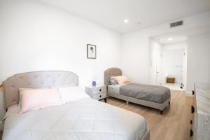 Pacific Pearl 2 bed Apt with FREE PARKING in Santa Monica
