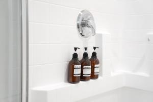 Pacific Pearl 2 bed Apt with FREE PARKING in Santa Monica