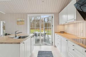 Modern Holiday Home With Large Garden Near Beach