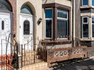 Liverpool, Anfield 3 Bed Home, Parking & Wifi - Pass the Keys