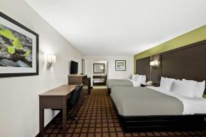 Queen Room with Two Queen Beds - Non-Smoking room in Quality Inn Raeford