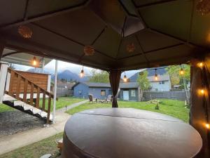 Cozy Private Suite with HOT TUB fire pit and AC!