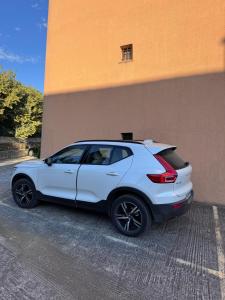 APPARTEMENT ET SA JOLIE TERRASSE Le Lavandou Saint Clair, a deux pas de la plage de St Clair, au calme, Studio tout équipé, clim, Wifi Fibre, TV connectée, lave linge, lave vaisselle, place de parking et plus, serviettes et draps fournis